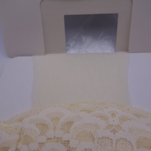WonderBra impressions Ultra Sheer Stocking with Top Lace Band Average Alabaster - Picture 12 of 13